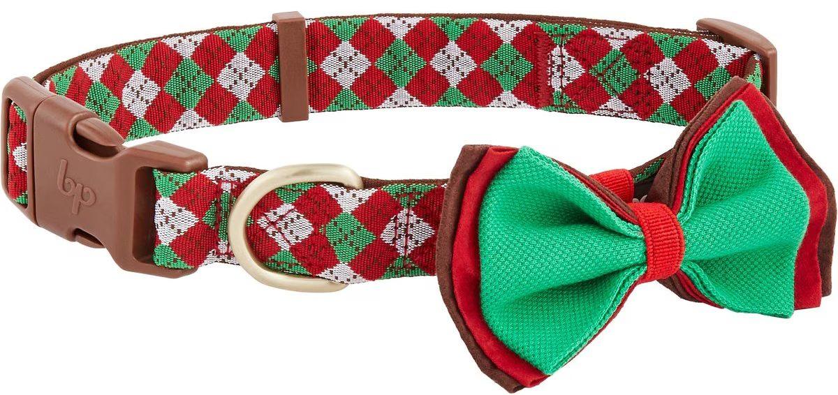 Red and green dog collar with Fair Isle pattern and detachable bow.
